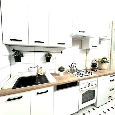 L3 City Centre Stylish Flat Ac บูดาเปสต์ ภายนอก รูปภาพ